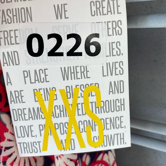 LulaRoe Geometric  & Floral Printed Perfect T High Low Top-#0226 - Picture 6 of 12